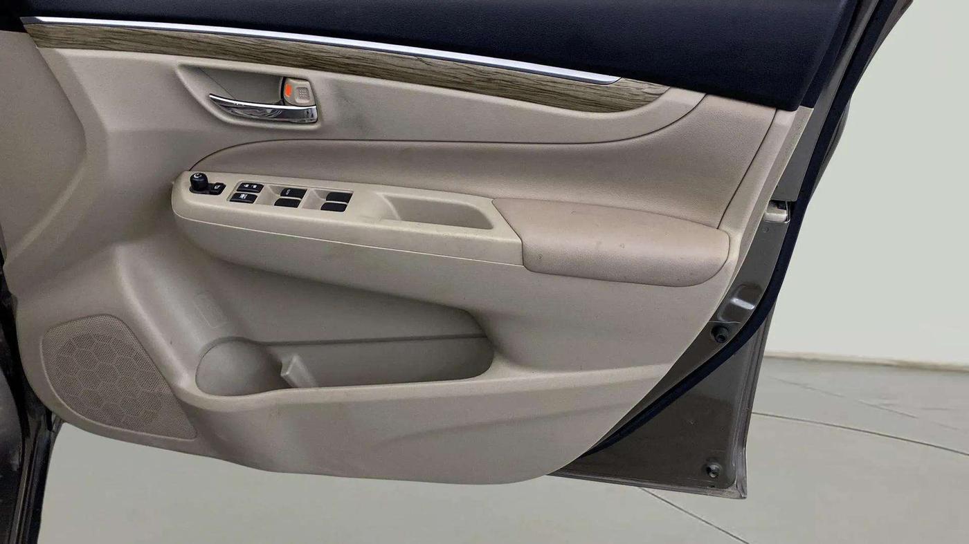 2021 Maruti Ciaz ALPHA  AT 1.5 SHVS PETROL, Petrol, Automatic, 83,015 km, Driver Side Door Panels Control