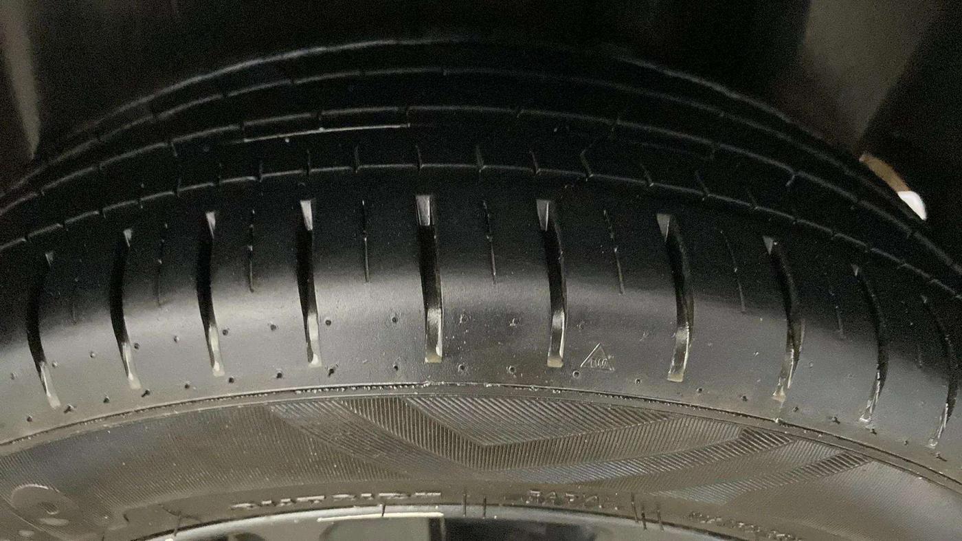 2021 Maruti Ciaz ALPHA  AT 1.5 SHVS PETROL, Petrol, Automatic, 83,015 km, Right Rear Tyre Tread
