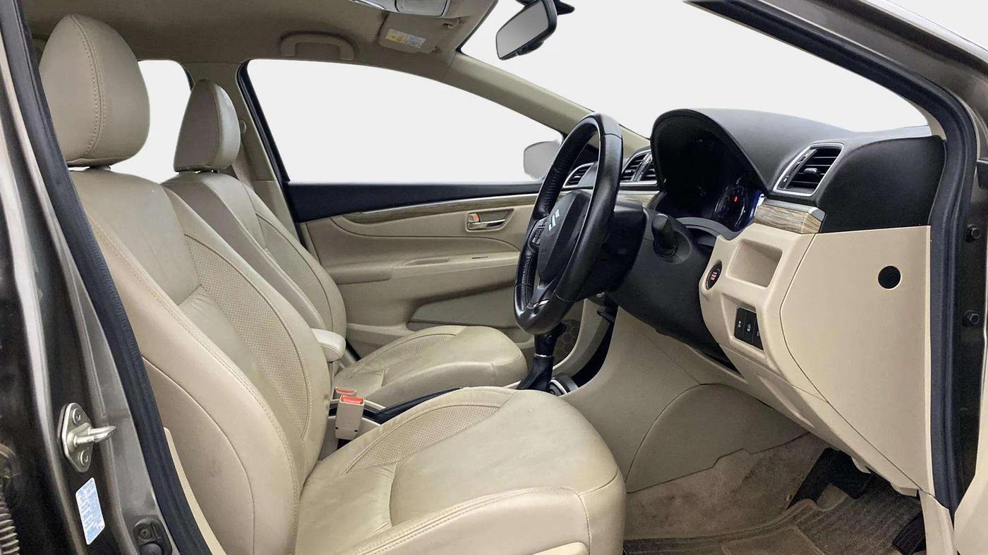 2021 Maruti Ciaz ALPHA  AT 1.5 SHVS PETROL, Petrol, Automatic, 83,015 km, Right Side Front Door Cabin