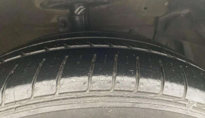 2017 Maruti Ciaz VDI SHVS, Diesel, Manual, 83,362 km, Right Front Tyre Tread