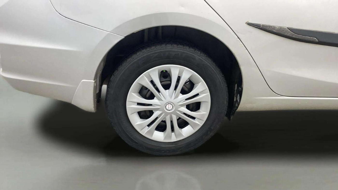2017 Maruti Ciaz VDI SHVS, Diesel, Manual, 82,656 km, Right Rear Wheel