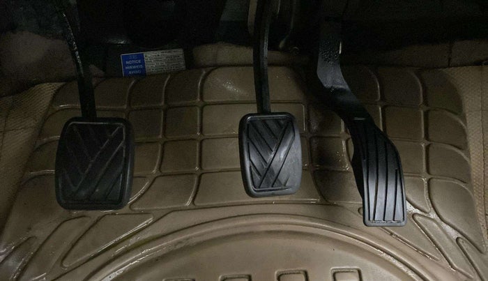 2017 Maruti Ciaz VDI SHVS, Diesel, Manual, 83,362 km, Pedals