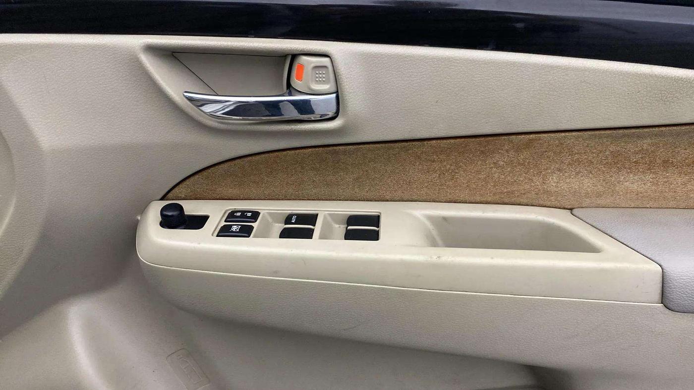 2017 Maruti Ciaz VDI SHVS, Diesel, Manual, 82,656 km, Driver Side Door Panels Control