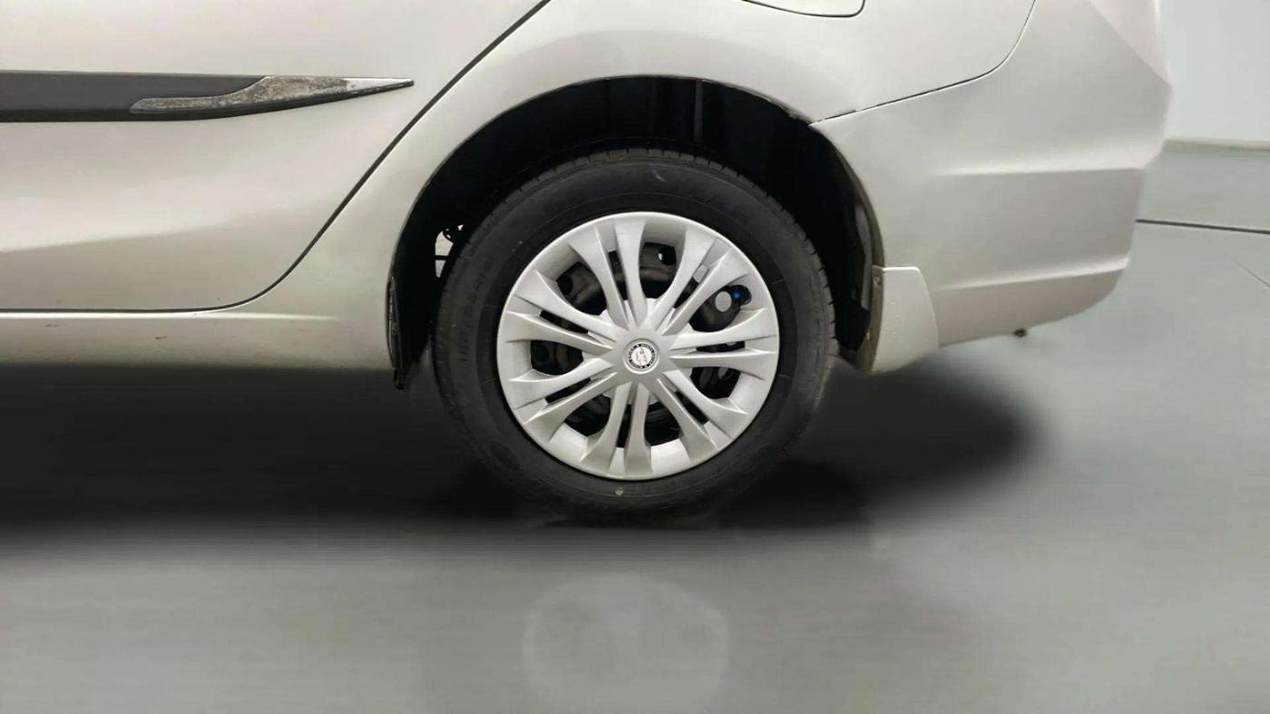 2017 Maruti Ciaz VDI SHVS, Diesel, Manual, 82,656 km, Left Rear Wheel