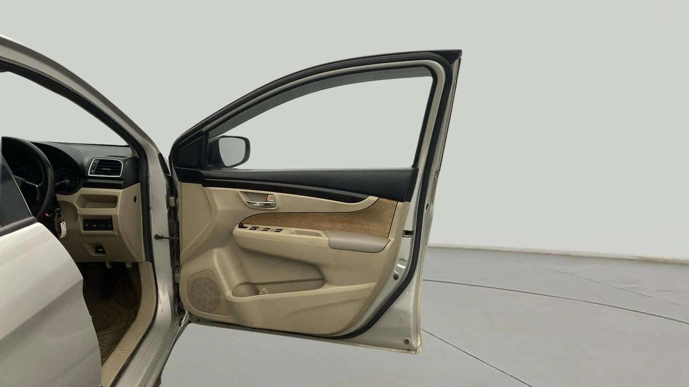 2017 Maruti Ciaz VDI SHVS, Diesel, Manual, 82,656 km, RHS Front Door