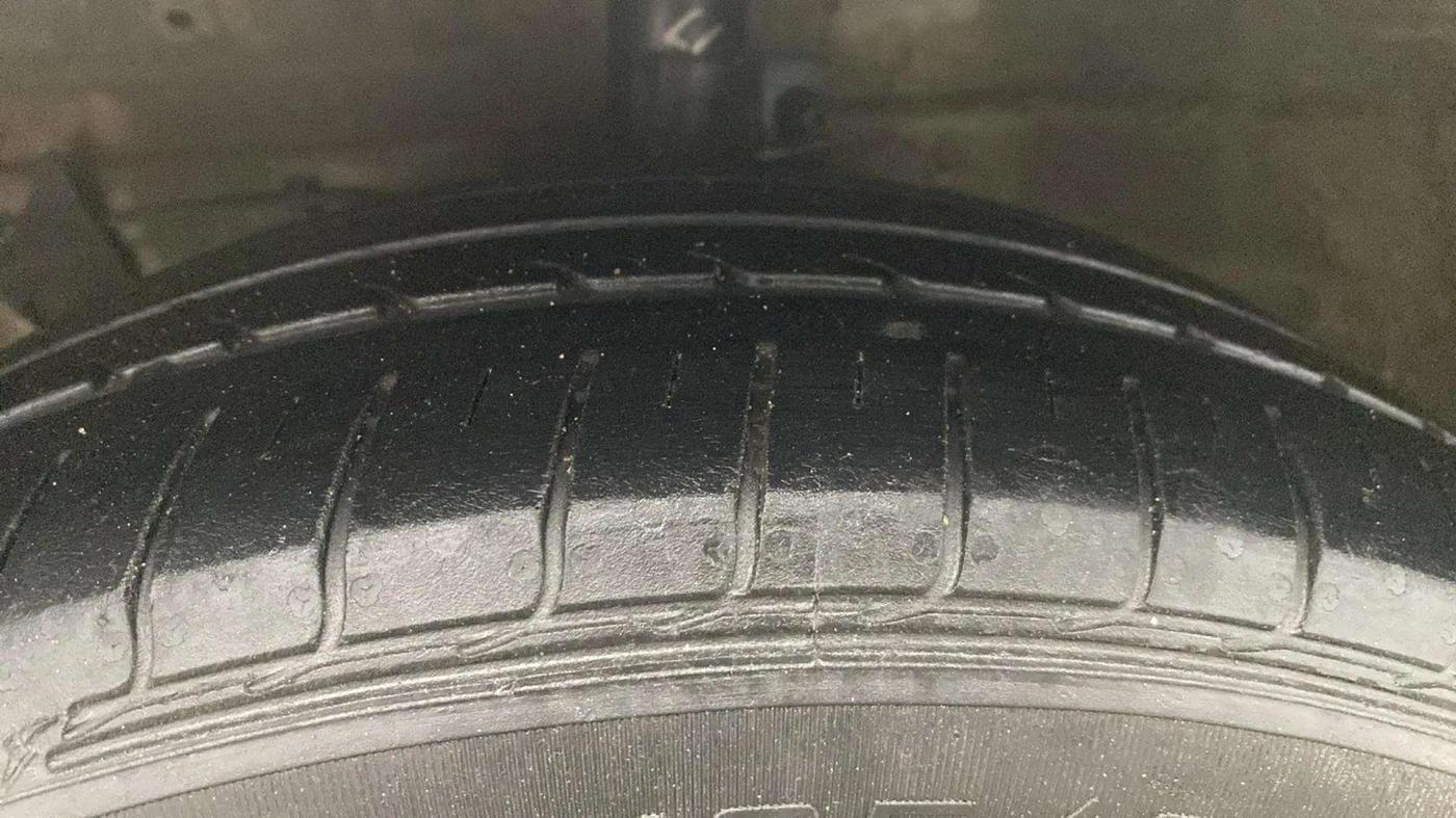 2017 Maruti Ciaz VDI SHVS, Diesel, Manual, 82,656 km, Left Front Tyre Tread