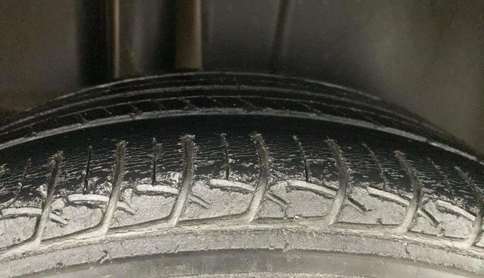 2017 Maruti Ciaz VDI SHVS, Diesel, Manual, 83,362 km, Right Rear Tyre Tread