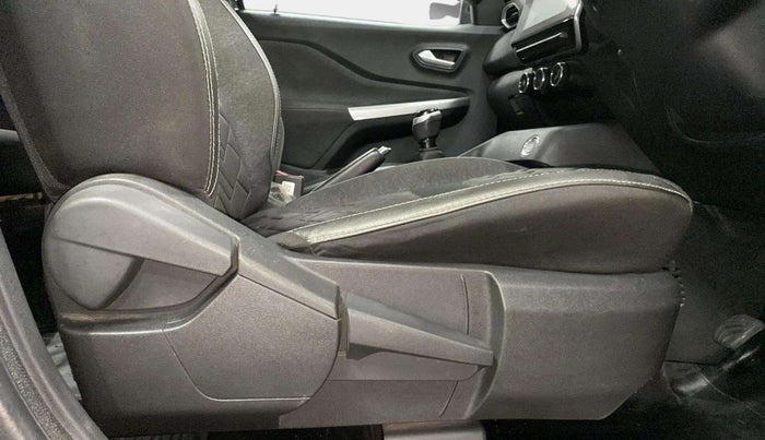 2022 Nissan MAGNITE XV PREMIUM TURBO (O), Petrol, Manual, 26,600 km, Driver Side Adjustment Panel