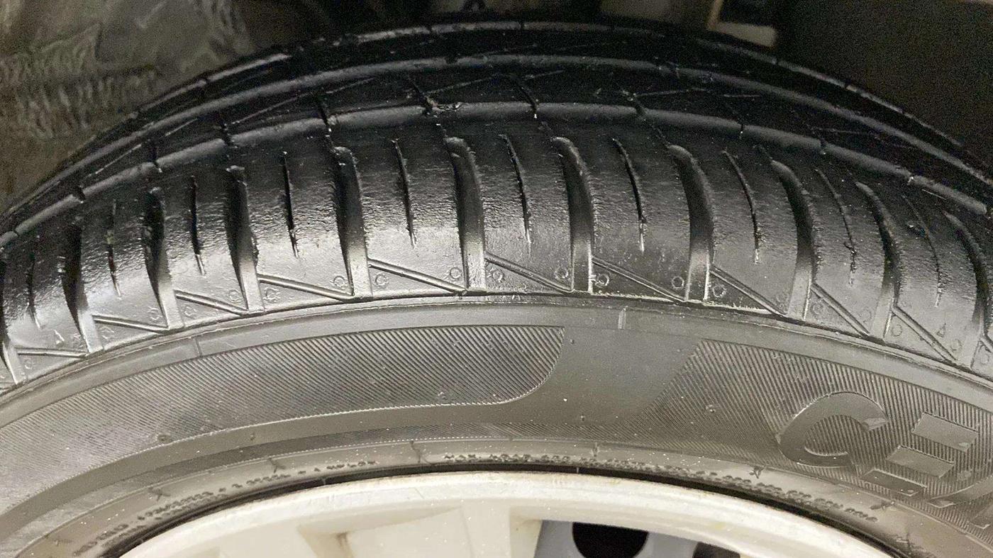 2023 Renault Kwid RXT 1.0, Petrol, Manual, 28,293 km, Right Front Tyre Tread