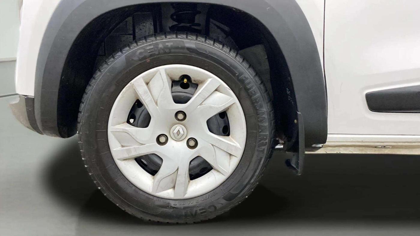 2023 Renault Kwid RXT 1.0, Petrol, Manual, 28,293 km, Left Front Wheel