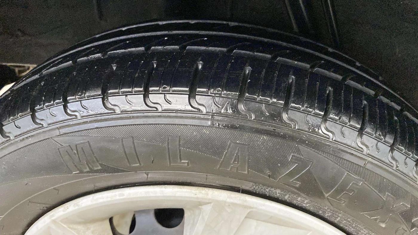 2023 Renault Kwid RXT 1.0, Petrol, Manual, 28,293 km, Left Front Tyre Tread