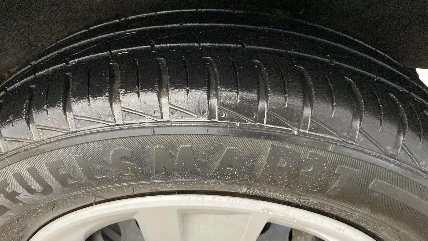2023 Renault Kwid RXT 1.0, Petrol, Manual, 28,293 km, Right Rear Tyre Tread