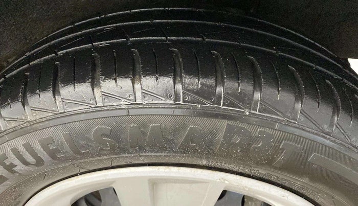 2023 Renault Kwid RXT 1.0, Petrol, Manual, 28,140 km, Right Rear Tyre Tread