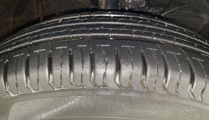 2018 Maruti Swift VDI, Diesel, Manual, 65,041 km, Right Front Tyre Tread