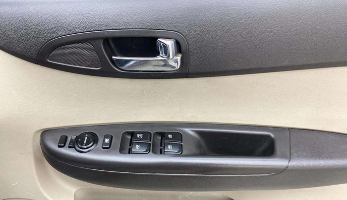 2013 Hyundai i20 MAGNA 1.4 CRDI, Diesel, Manual, 1,10,460 km, Driver Side Door Panels Control