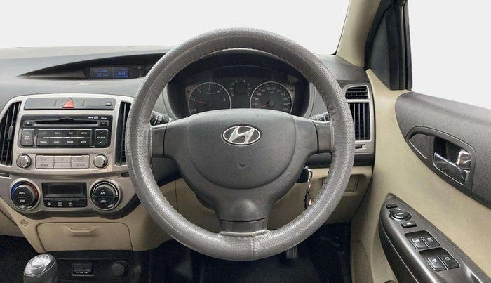 2013 Hyundai i20 MAGNA 1.4 CRDI, Diesel, Manual, 1,10,460 km, Steering Wheel Close Up