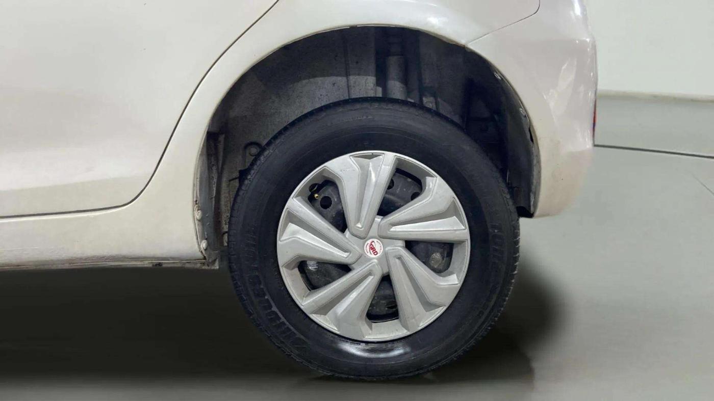 2016 Maruti Swift VXI, Petrol, Manual, 48,857 km, Left Rear Wheel