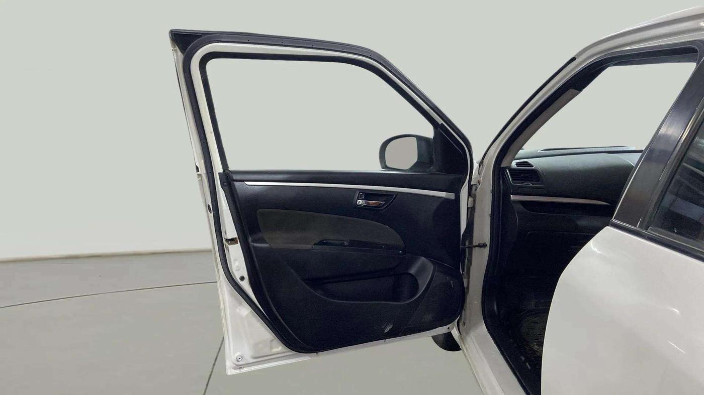 2016 Maruti Swift VXI, Petrol, Manual, 48,857 km, LHS Front Door
