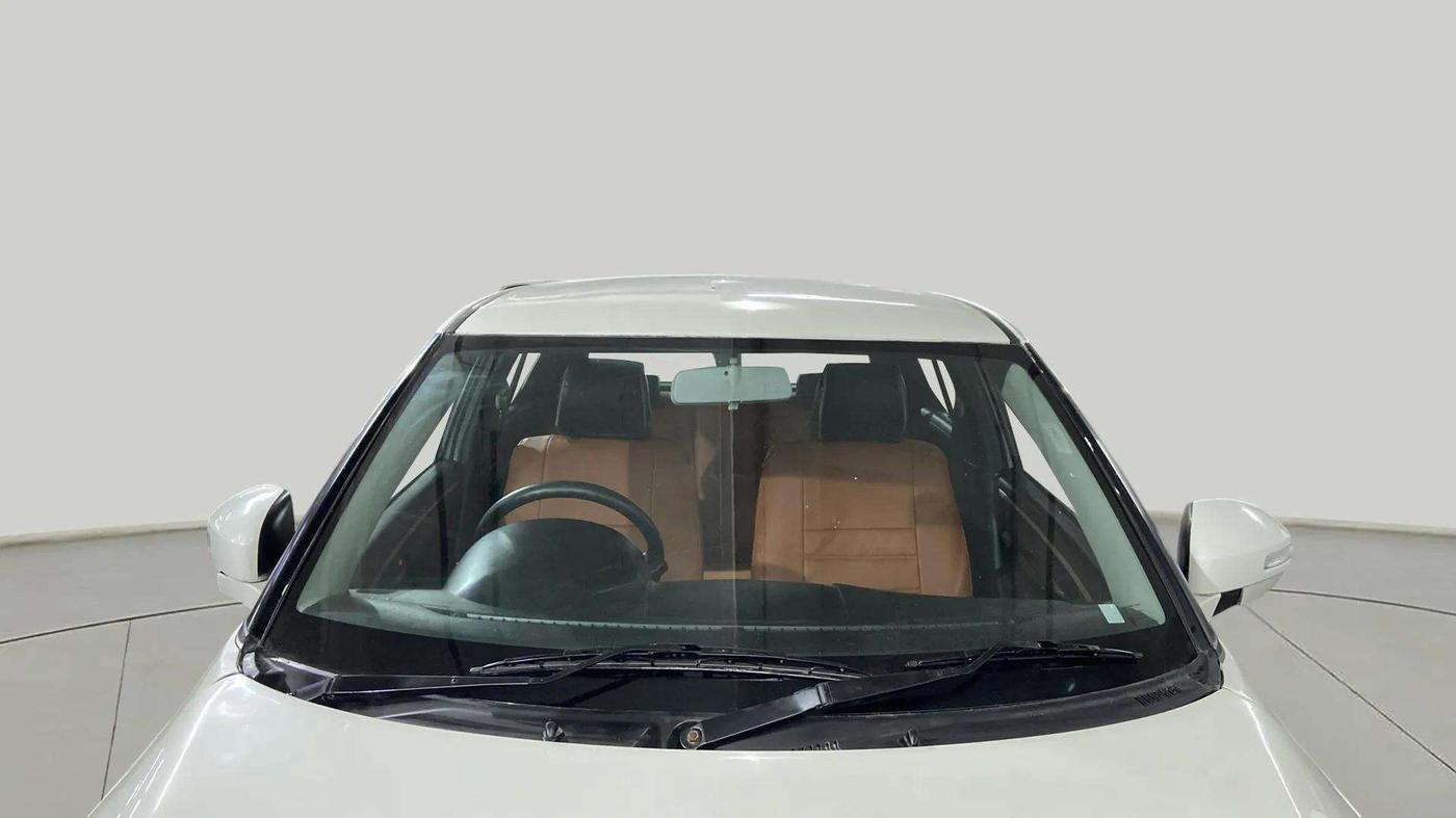2016 Maruti Swift VXI, Petrol, Manual, 48,857 km, Front Windshield