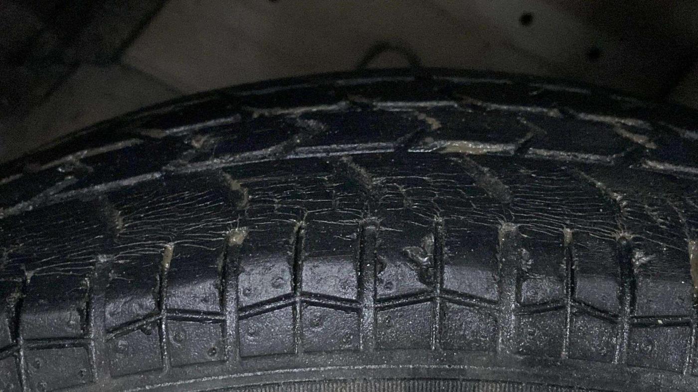 2016 Maruti Swift VXI, Petrol, Manual, 48,857 km, Left Front Tyre Tread