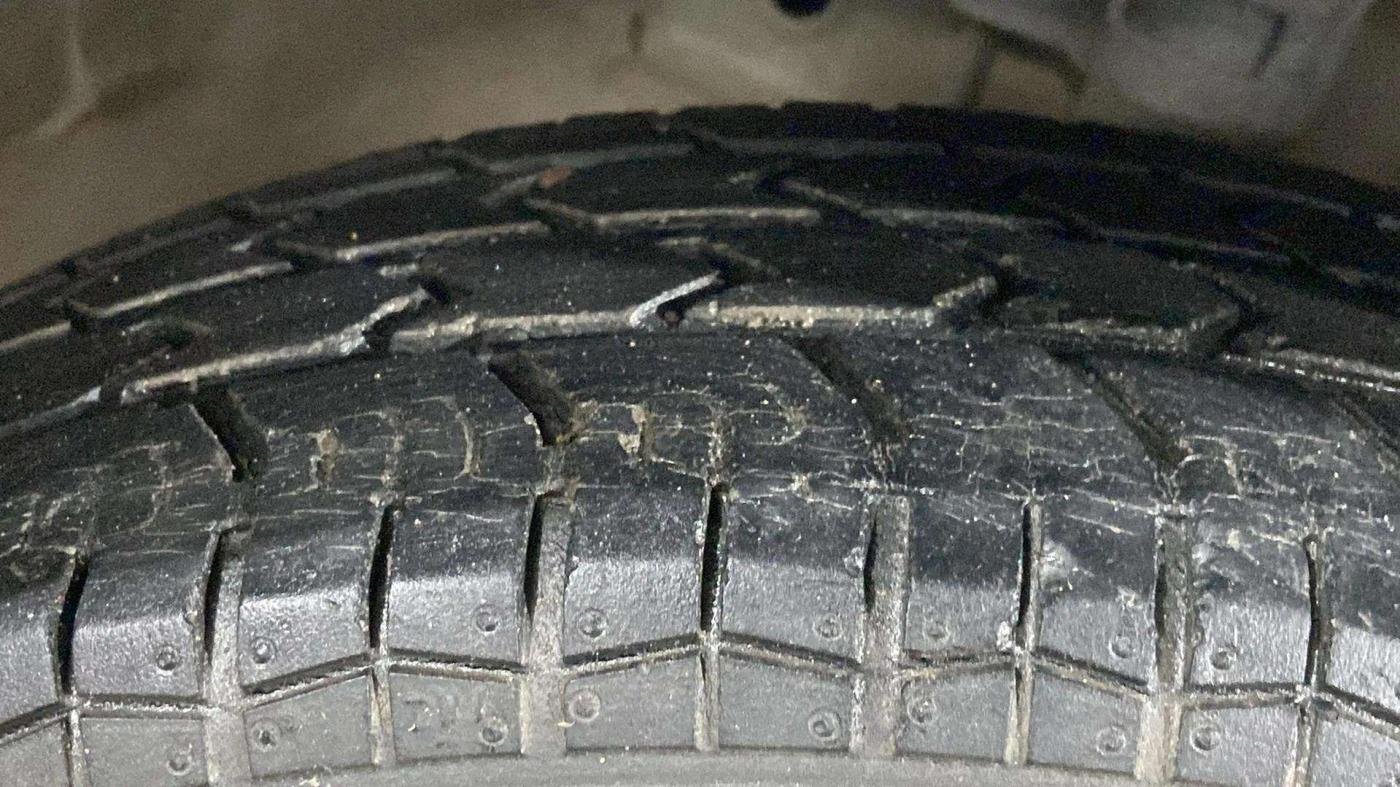 2016 Maruti Swift VXI, Petrol, Manual, 48,857 km, Right Front Tyre Tread