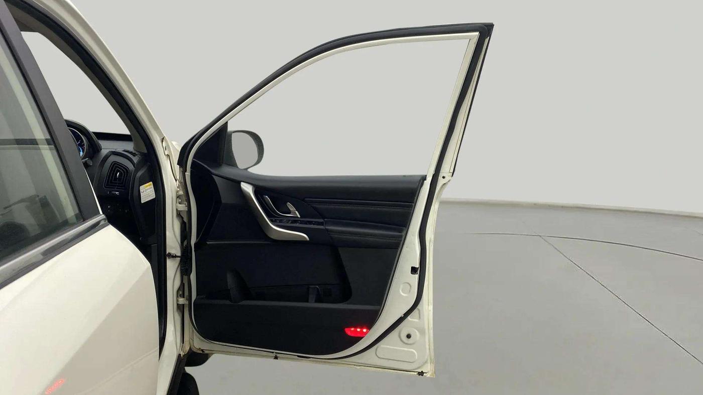 2019 Mahindra XUV500 W11 AT, Diesel, Automatic, 79,196 km, RHS Front Door