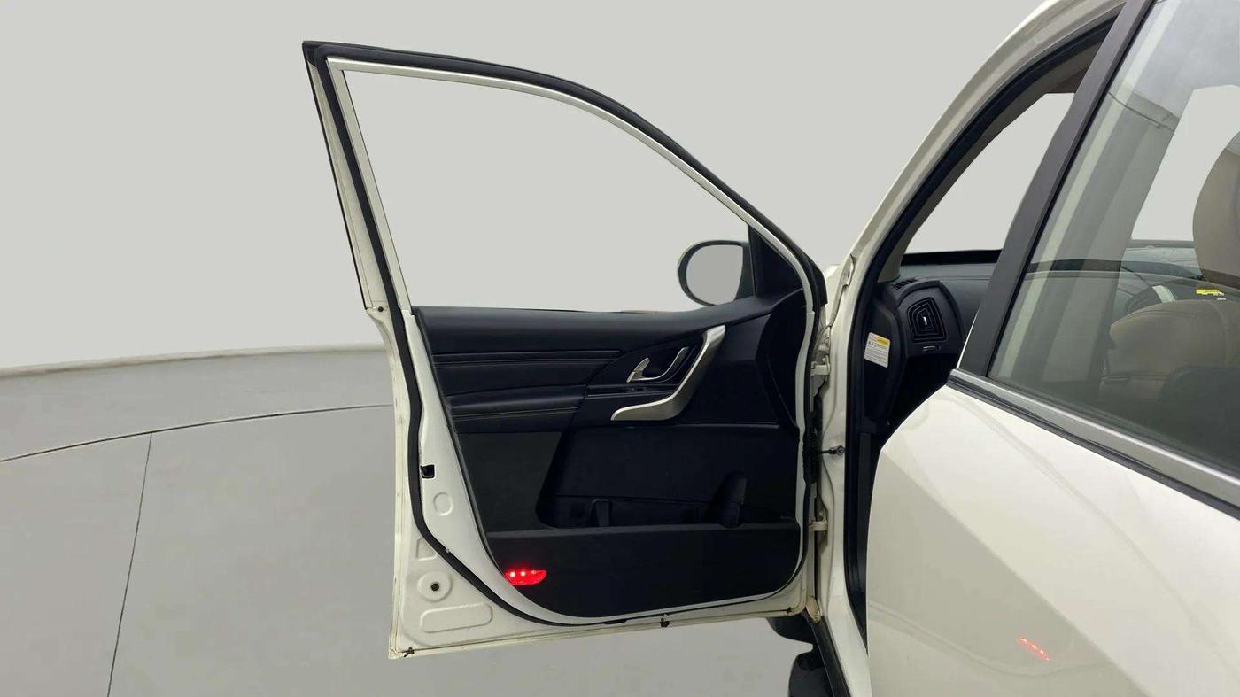2019 Mahindra XUV500 W11 AT, Diesel, Automatic, 79,196 km, LHS Front Door
