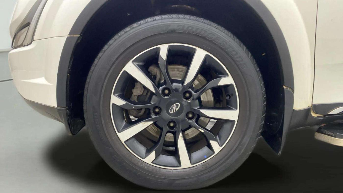 2019 Mahindra XUV500 W11 AT, Diesel, Automatic, 79,196 km, Left Front Wheel