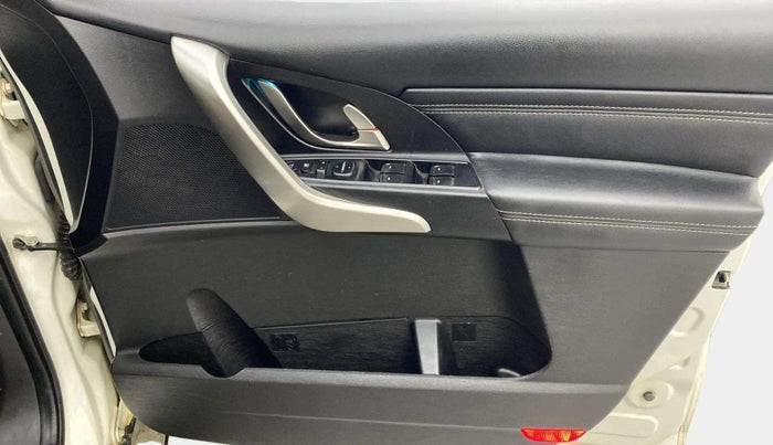 2019 Mahindra XUV500 W11 AT, Diesel, Automatic, 79,032 km, Driver Side Door Panels Control