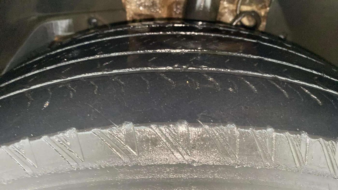 2019 Mahindra XUV500 W11 AT, Diesel, Automatic, 79,196 km, Left Front Tyre Tread