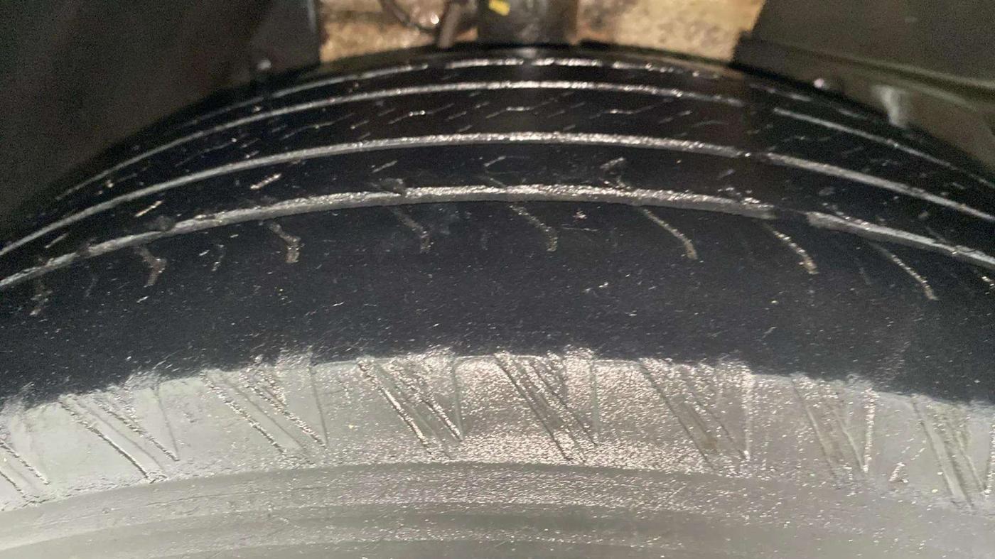 2019 Mahindra XUV500 W11 AT, Diesel, Automatic, 79,196 km, Right Front Tyre Tread