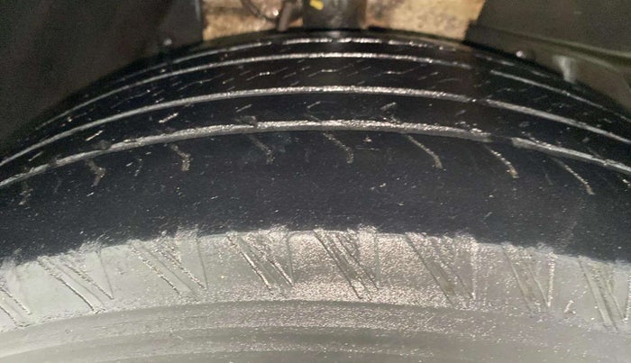 2019 Mahindra XUV500 W11 AT, Diesel, Automatic, 79,032 km, Right Front Tyre Tread