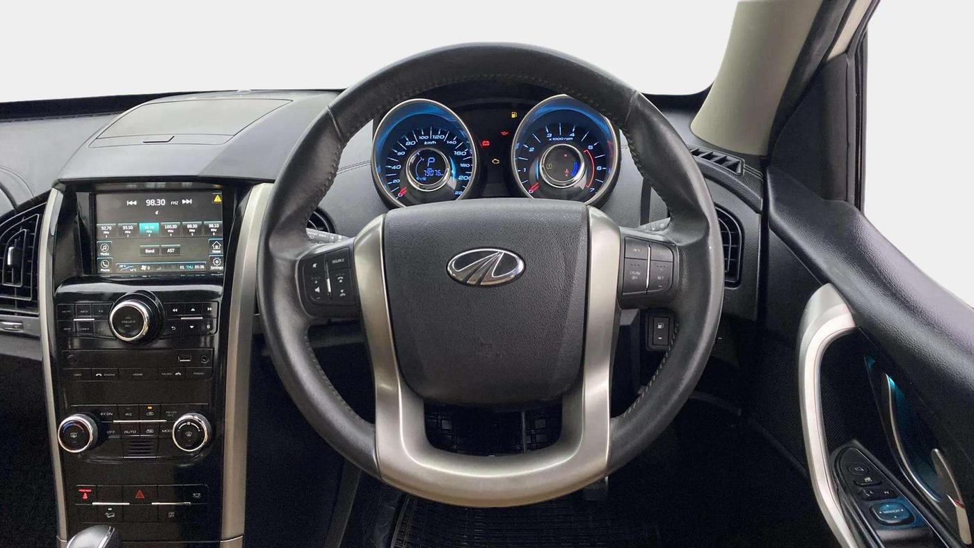 2019 Mahindra XUV500 W11 AT, Diesel, Automatic, 79,196 km, Steering Wheel Close Up