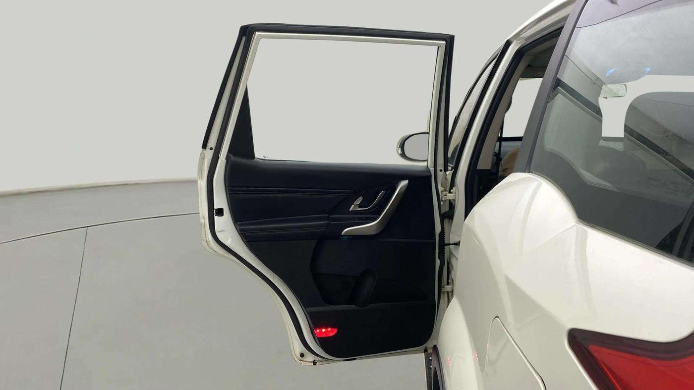 2019 Mahindra XUV500 W11 AT, Diesel, Automatic, 79,196 km, LHS Rear Door