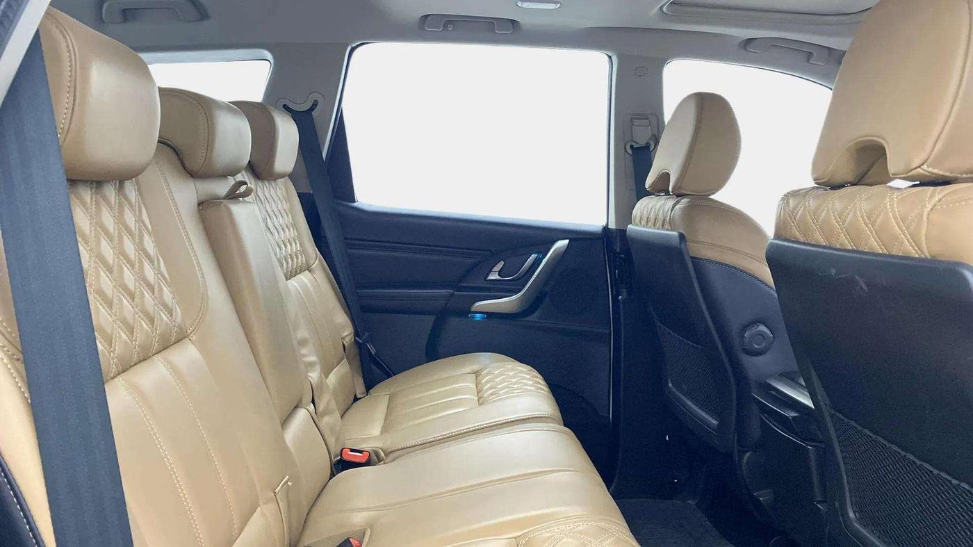 2019 Mahindra XUV500 W11 AT, Diesel, Automatic, 79,196 km, Right Side Rear Door Cabin