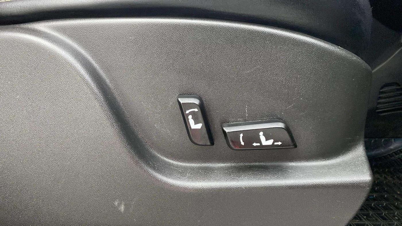 2019 Mahindra XUV500 W11 AT, Diesel, Automatic, 79,196 km, Driver Side Adjustment Panel