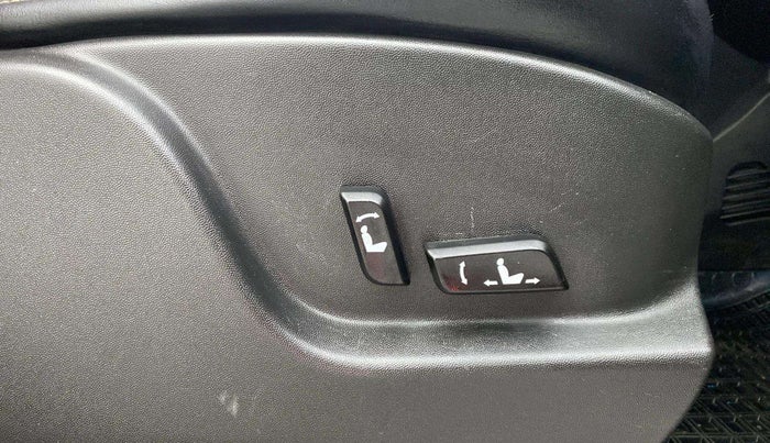 2019 Mahindra XUV500 W11 AT, Diesel, Automatic, 79,032 km, Driver Side Adjustment Panel