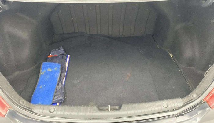 2012 Hyundai Verna FLUIDIC 1.6 VTVT SX, Petrol, Manual, 49,512 km, Boot Inside