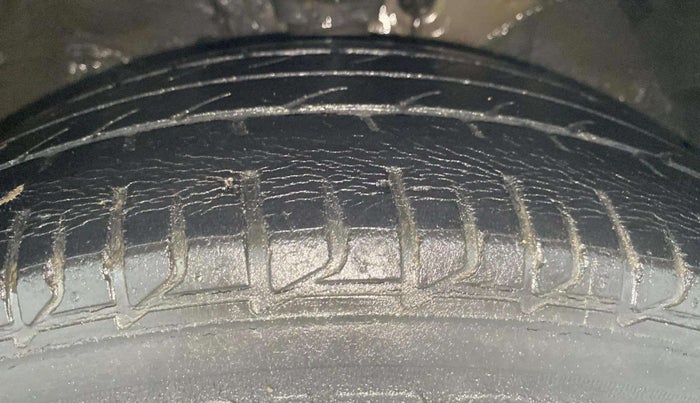 2012 Hyundai Verna FLUIDIC 1.6 VTVT SX, Petrol, Manual, 49,512 km, Right Front Tyre Tread