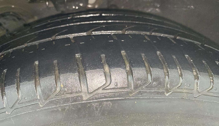 2012 Hyundai Verna FLUIDIC 1.6 VTVT SX, Petrol, Manual, 49,512 km, Left Front Tyre Tread