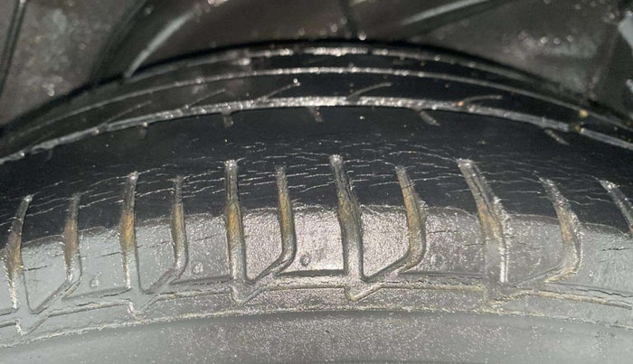 2012 Hyundai Verna FLUIDIC 1.6 VTVT SX, Petrol, Manual, 49,512 km, Left Rear Tyre Tread