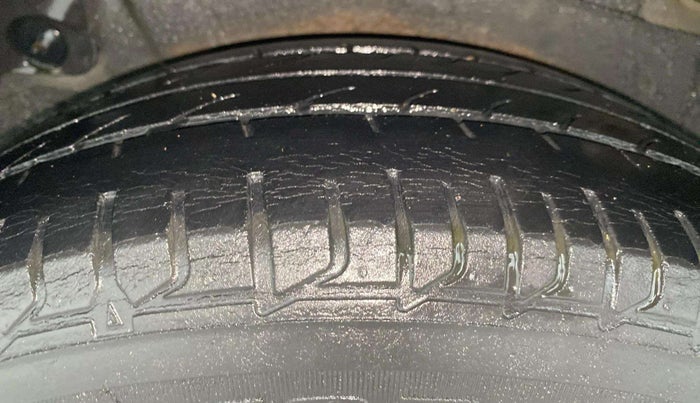 2012 Hyundai Verna FLUIDIC 1.6 VTVT SX, Petrol, Manual, 49,512 km, Right Rear Tyre Tread