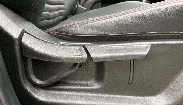 2021 KIA SONET GTX PLUS 1.0 IMT, Petrol, Manual, 18,199 km, Driver Side Adjustment Panel
