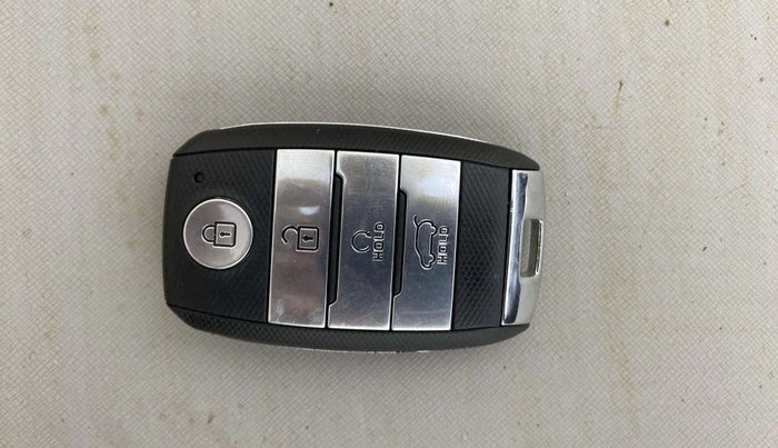2021 KIA SONET GTX PLUS 1.0 IMT, Petrol, Manual, 18,199 km, Key Close Up