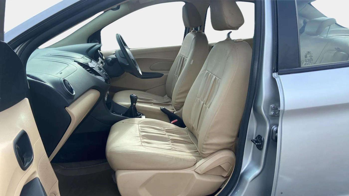 2018 Ford Figo Aspire TITANIUM 1.2 PETROL, CNG, Manual, 78,658 km, Right Side Front Door Cabin