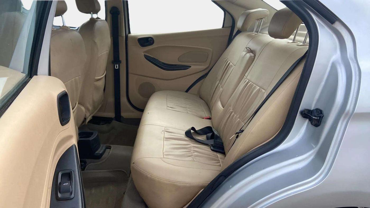 2018 Ford Figo Aspire TITANIUM 1.2 PETROL, CNG, Manual, 78,658 km, Right Side Rear Door Cabin