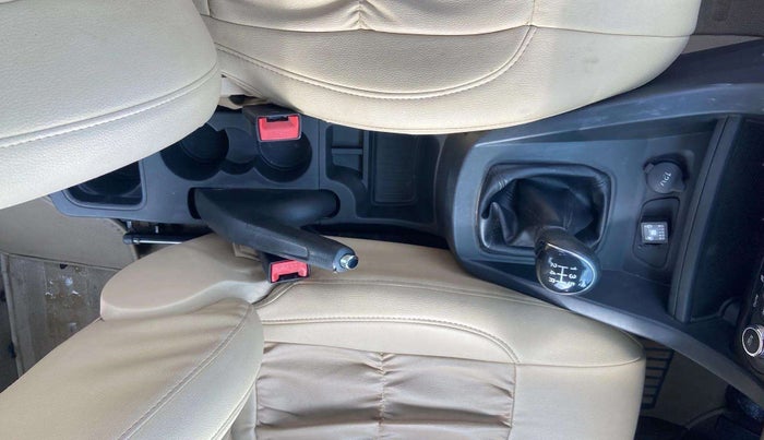 2018 Ford Figo Aspire TITANIUM 1.2 PETROL, CNG, Manual, 78,399 km, Gear Lever