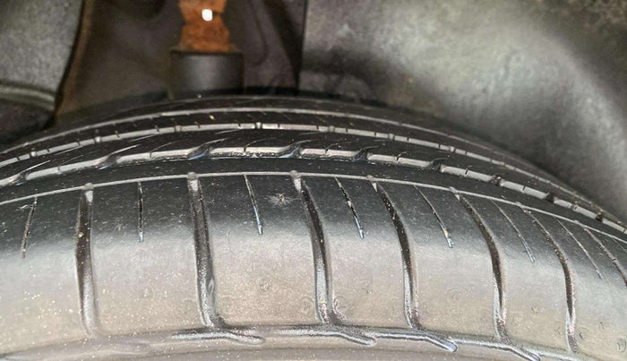 2015 Hyundai Creta SX PLUS 1.6 PETROL, Petrol, Manual, 54,917 km, Right Rear Tyre Tread