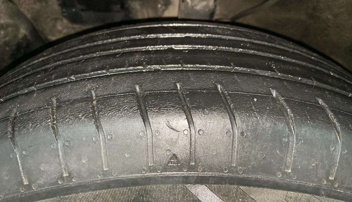 2017 Hyundai Creta SX PLUS 1.6 PETROL, Petrol, Manual, 1,01,808 km, Left Front Tyre Tread