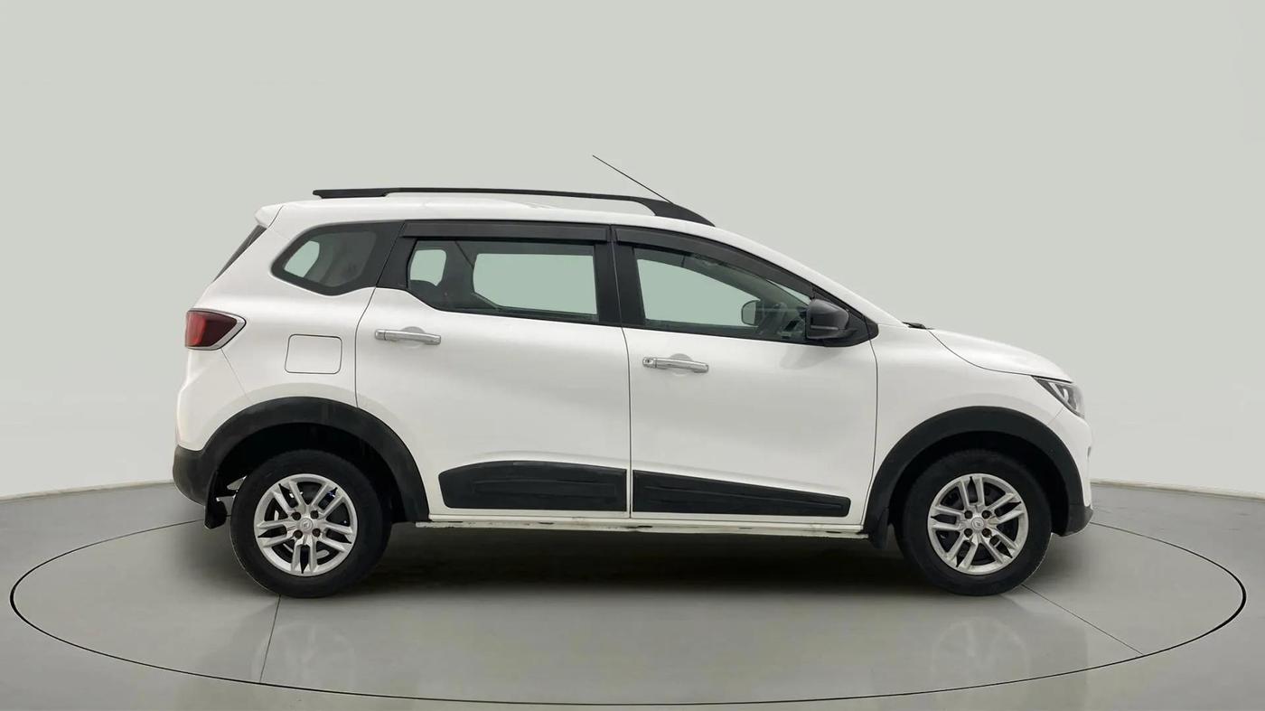 2022 Renault TRIBER RXT, Petrol, Manual, 59,755 km, Right Side View
